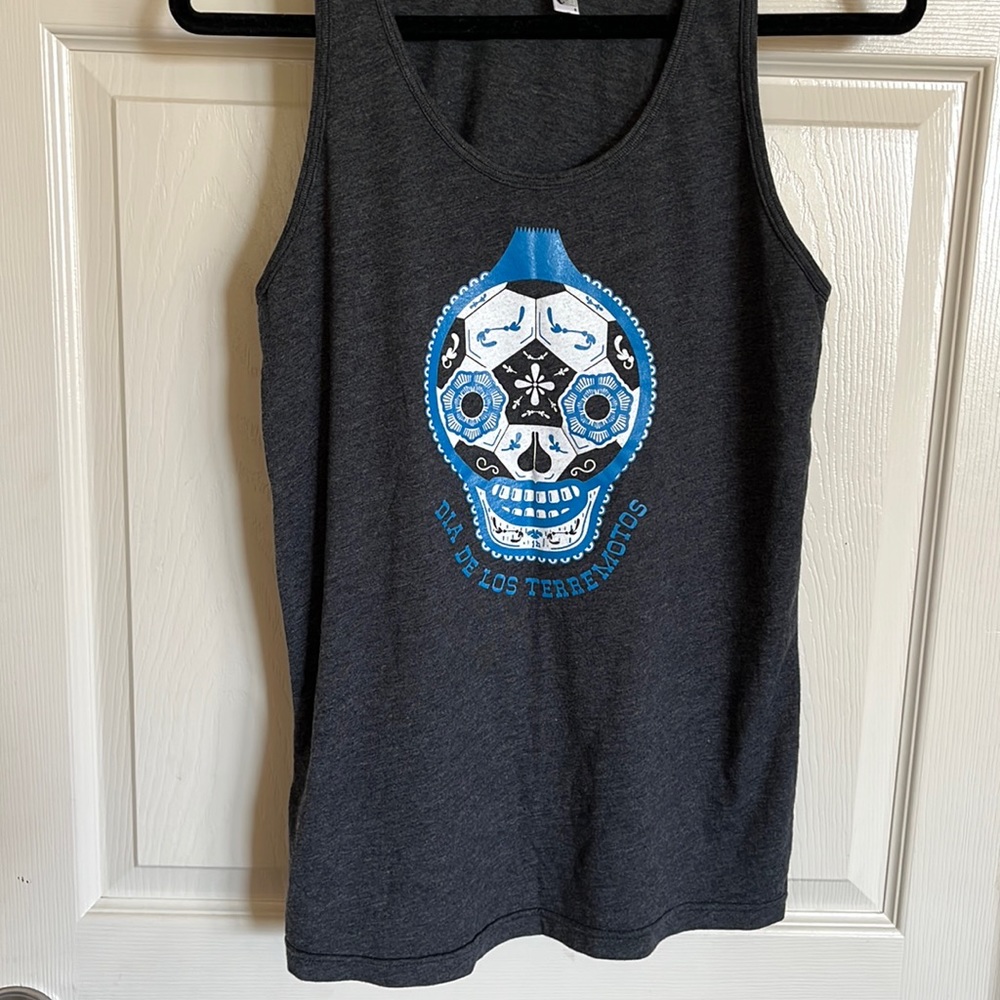 Designer tank top, men’s small, “Dia De Los Terremotos”